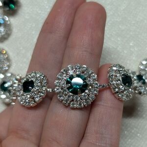 Silver and Green Crystal Emerald Beaitiful Necklace Choker White Gold.